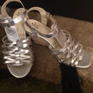 Brand new Isaac Mizrahi wedge sandals